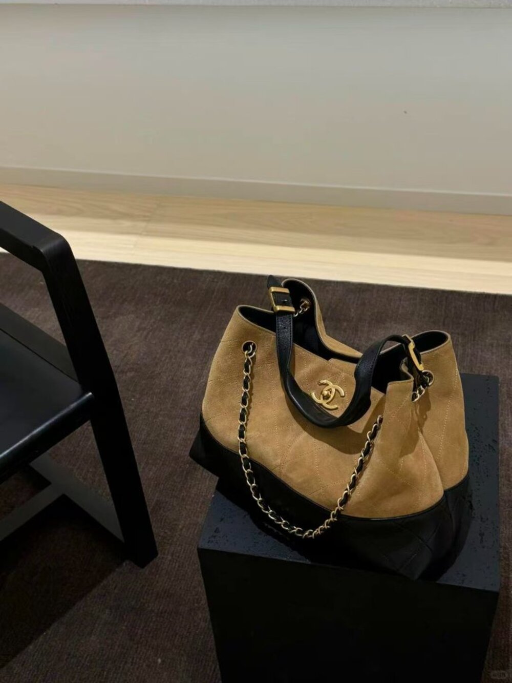 Classic CHANEL bag: A Stylish and Versatile Choice for Elegance